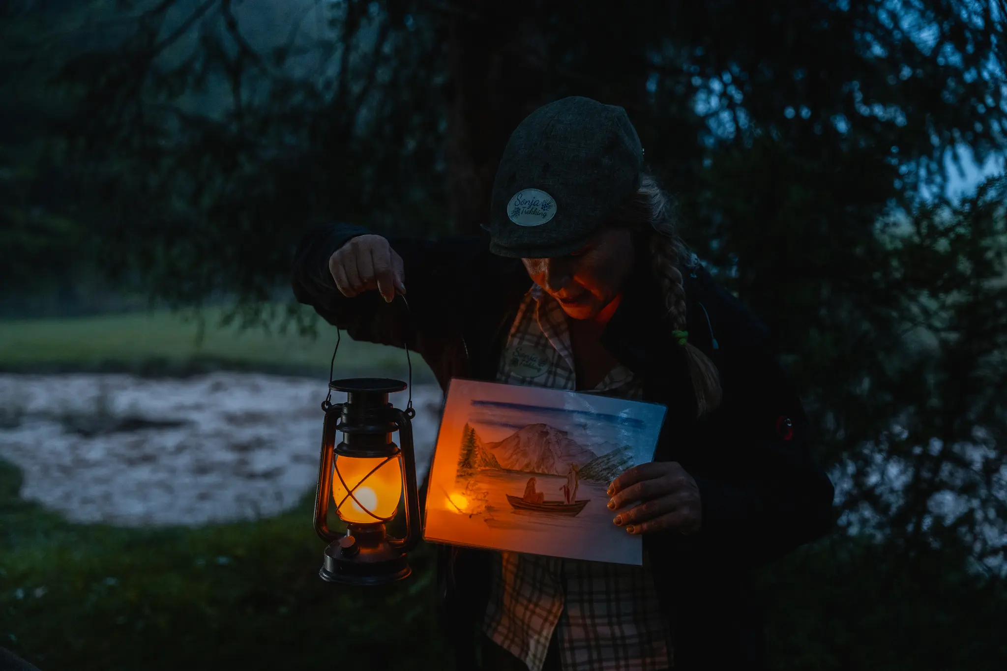 Passeggiata notturna ascoltando la leggenda di fanes